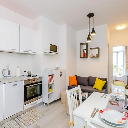 Petrana - With Terrace Apartamento *